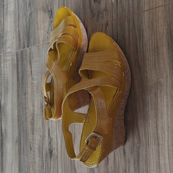 GUC Yellow wedge sandals - Picture 5 of 6